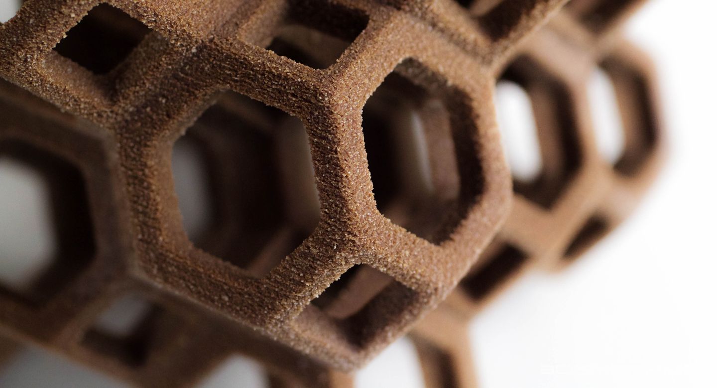 شکلات تولید شده با طرحی پیچیده و خلاقانه با استفاده از پرینتر سه بعدی غذا
